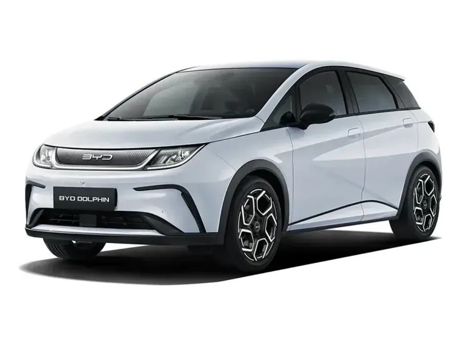 רכב BYD דולפין — מבט קדמי שלושת-רבעי, רנדר רשמי בלבן